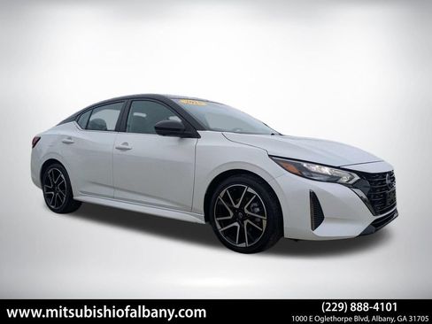 Used 2025 Nissan Sentra SR w/ SR Premium Package FWD image 1