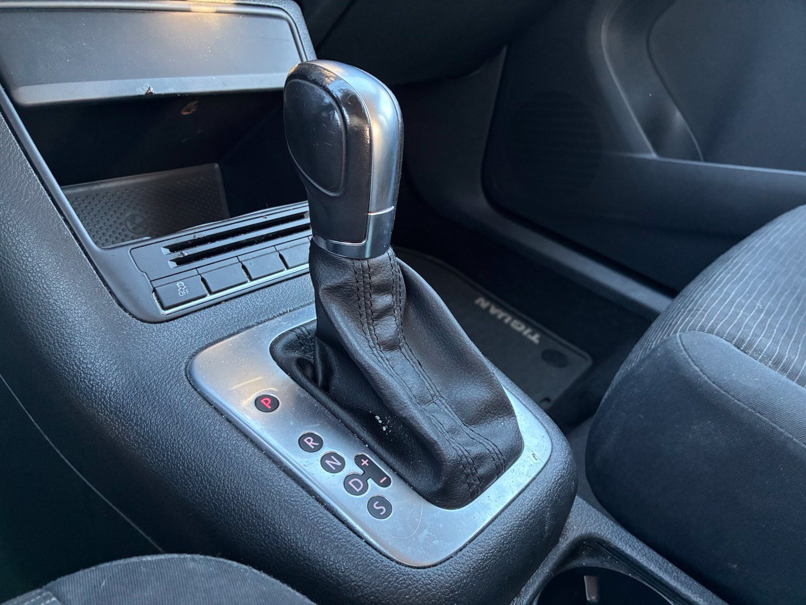 Used 2013 Volkswagen Tiguan S FWD image 8