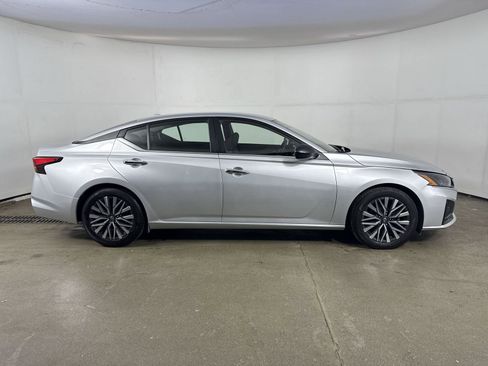 Certified 2024 Nissan Altima 2.5 SV image 35