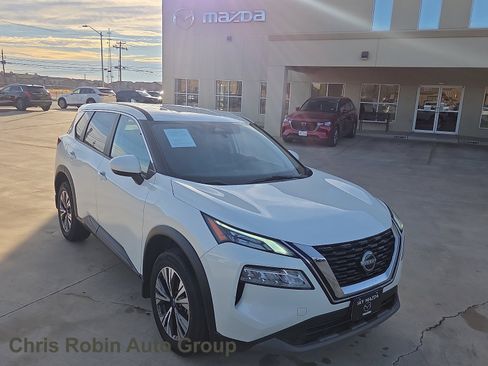 Used 2023 Nissan Rogue SV image 1