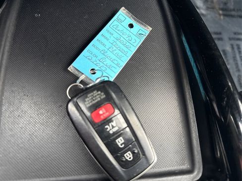 Used 2020 Toyota Prius Prime XLE image 35