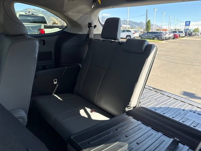 Used 2026 Toyota Highlander Platinum AWD/4WD image 25