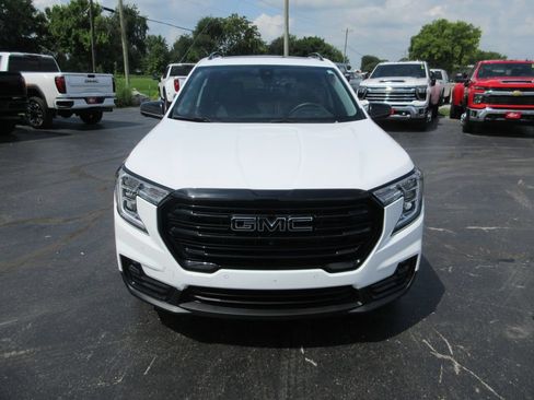 Used 2024 GMC Terrain SLT w/ Infotainment Package II FWD image 13