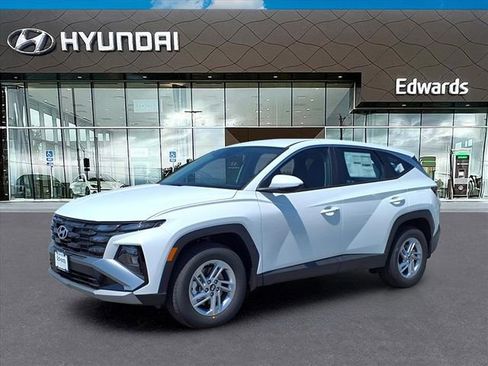 New 2025 Hyundai Tucson SE image 1