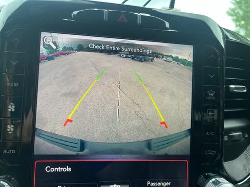 Used 2019 RAM 1500 Laramie AWD/4WD image 9
