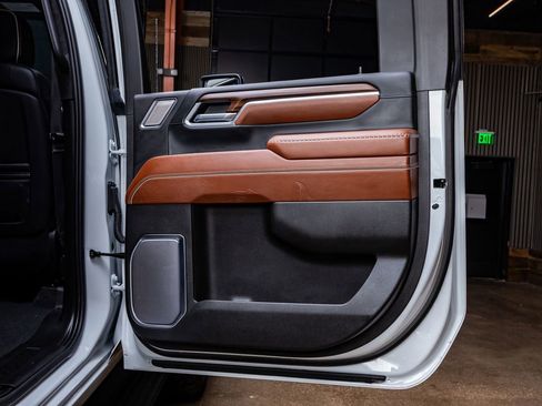 Used 2025 GMC Sierra 2500 Denali Ultimate image 39