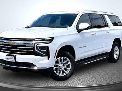 Used 2025 Chevrolet Suburban LT AWD/4WD image 1