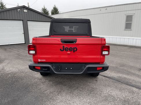 New 2025 Jeep Gladiator Sport image 4