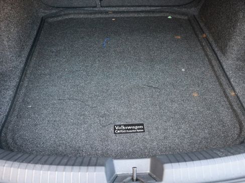 Used 2025 Volkswagen Jetta GLI Autobahn image 30