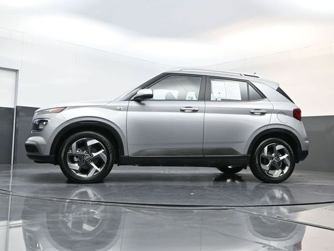 Certified 2025 Hyundai Venue SEL image 26