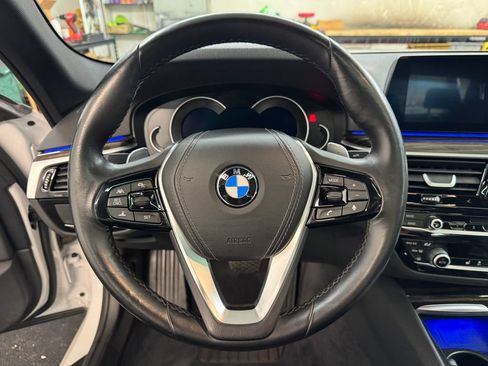 Used 2019 BMW 530e RWD image 18
