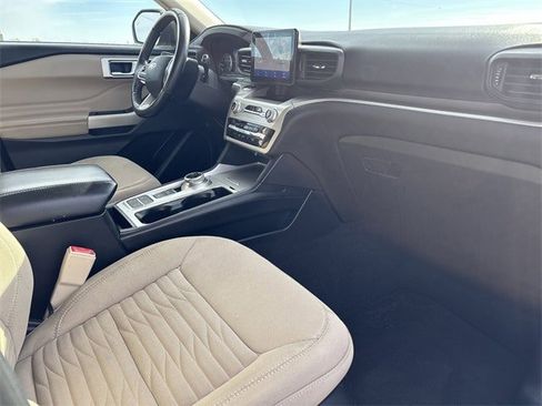Used 2021 Ford Explorer XLT image 27