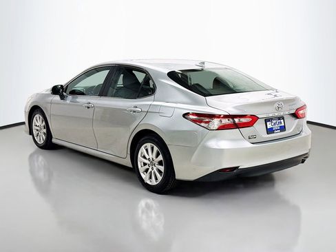 Used 2019 Toyota Camry LE w/ Convenience Package image 5
