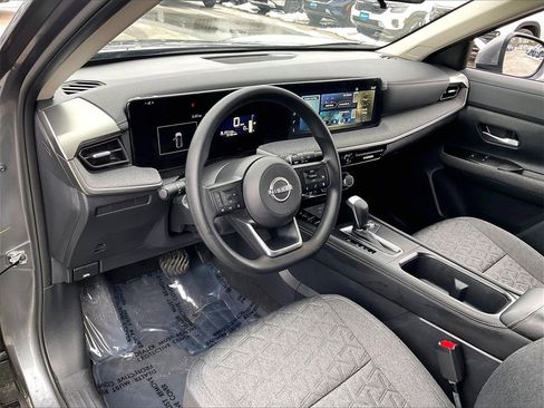 Used 2025 Nissan Kicks SV image 8