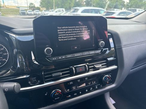 Used 2025 Nissan Pathfinder SV FWD image 11