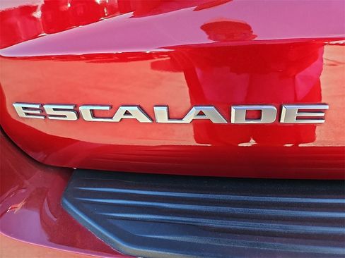 Used 2025 Cadillac Escalade Luxury image 15