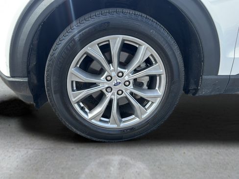 Used 2021 Ford Explorer Limited w/ Equipment Group 301A AWD/4WD image 19