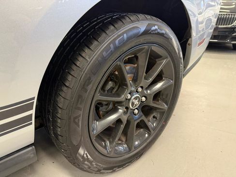 Used 2010 Ford Mustang Coupe image 9