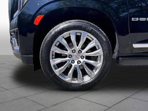 Used 2023 GMC Yukon XL Denali AWD/4WD image 11