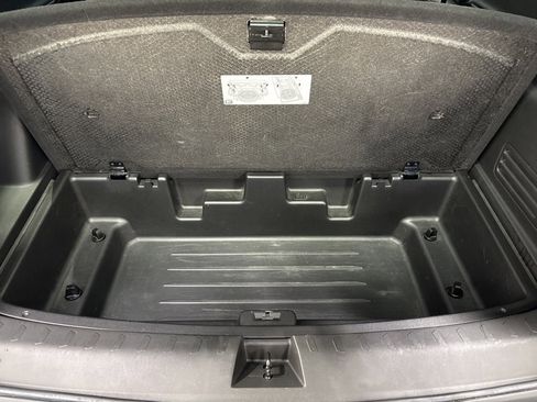 Used 2023 Chevrolet Traverse LT image 41