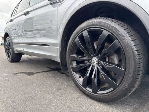 Used 2020 Volkswagen Tiguan SE R-Line AWD/4WD image 25