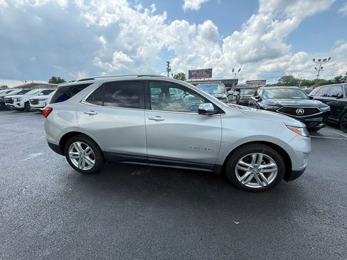Used 2018 Chevrolet Equinox Premier FWD image 2