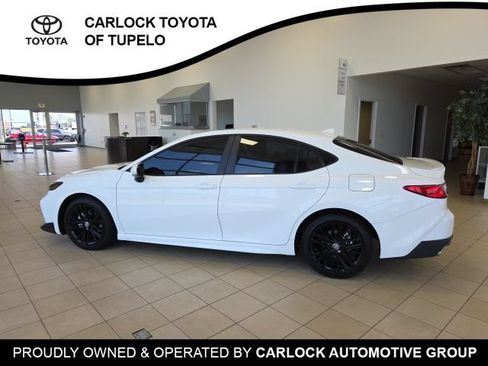 Used 2025 Toyota Camry SE FWD image 11