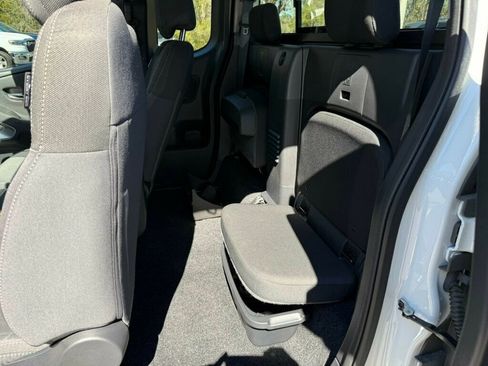 Used 2025 Nissan Frontier SV image 7