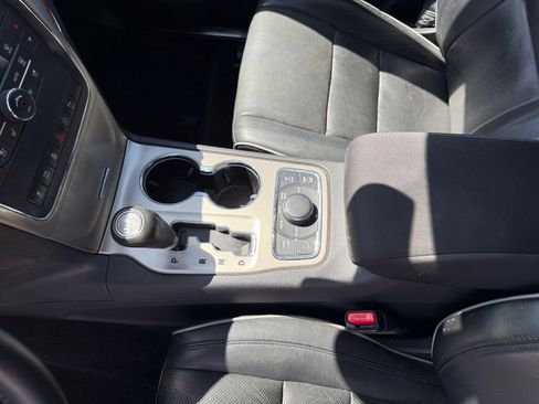 Used 2012 Jeep Grand Cherokee Overland AWD/4WD image 15