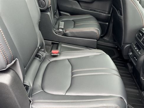 Used 2025 Honda Pilot TrailSport image 16