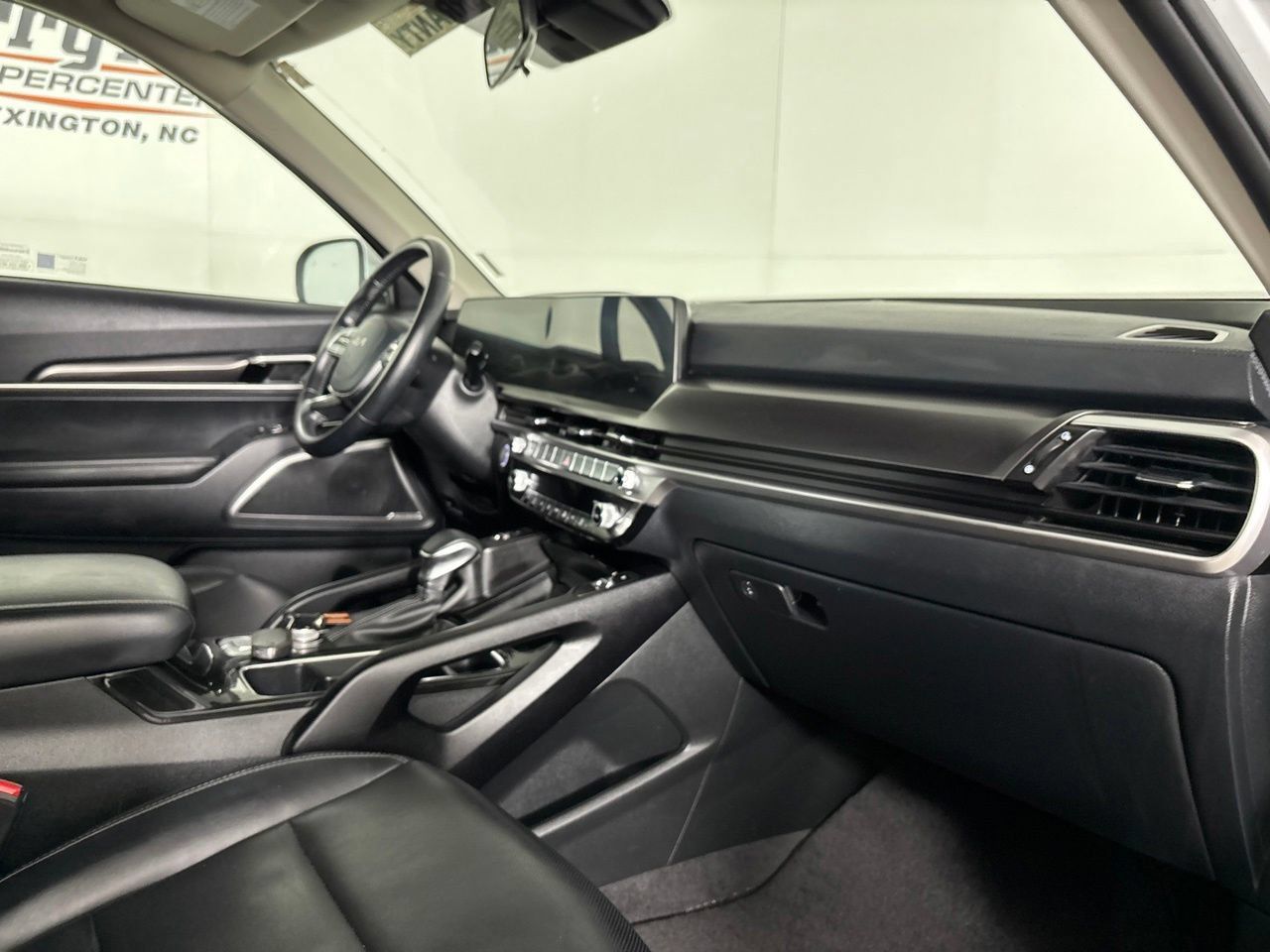 Used 2025 Kia Telluride S AWD/4WD image 37
