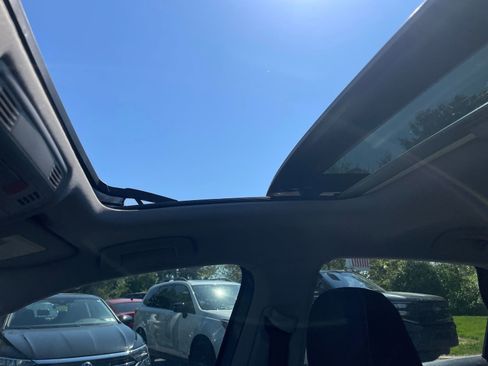Used 2025 Volkswagen Jetta SE FWD image 17