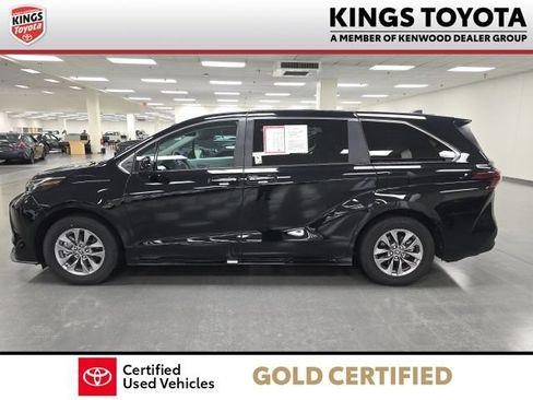 Certified 2025 Toyota Sienna XLE AWD/4WD image 4
