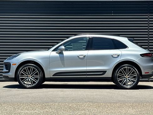 Used 2026 Porsche Macan AWD/4WD image 2