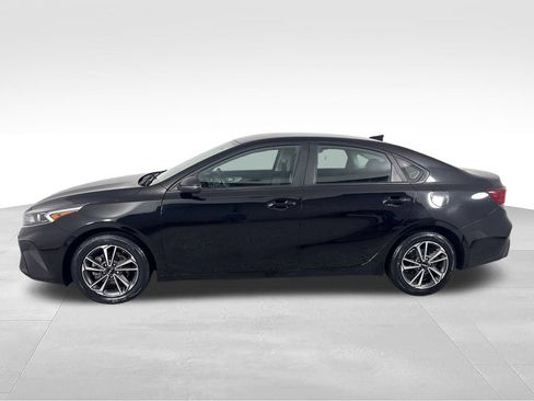 Used 2023 Kia Forte LXS w/ LXS Technology Package FWD image 4