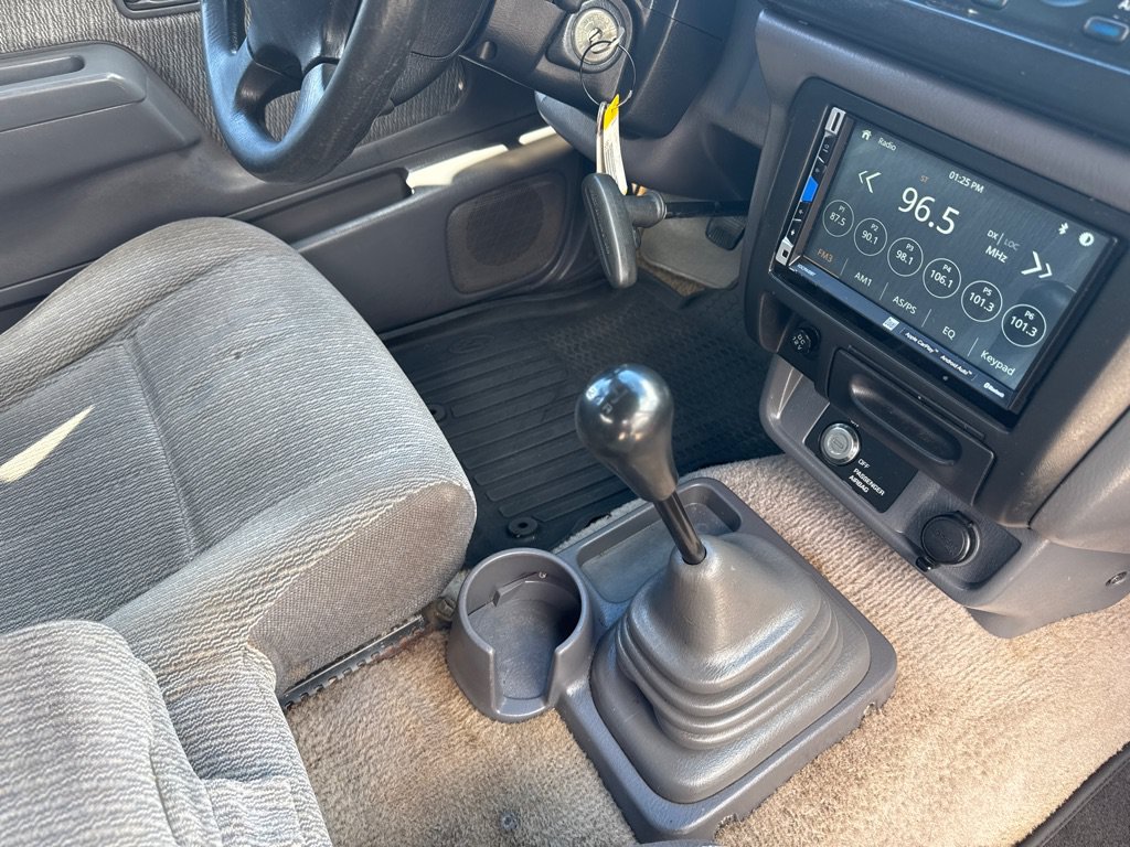 Used 2000 Nissan Frontier XE RWD image 17