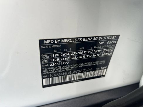 Used 2025 Mercedes-Benz GLB 250 4MATIC image 25