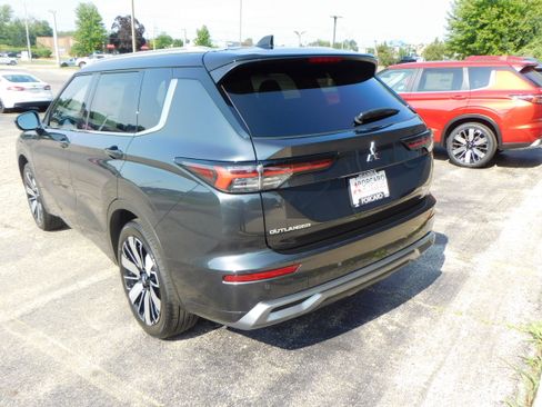 Used 2025 Mitsubishi Outlander SEL image 5