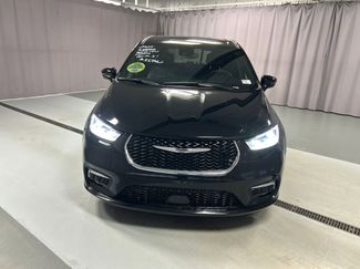 Used 2025 Chrysler Pacifica Select video 2