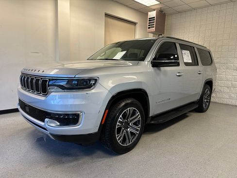 Used 2024 Jeep Wagoneer L Series II w/ Flexible Seating Group AWD/4WD image 2