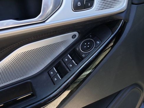 Used 2022 Ford Explorer Platinum w/ Equipment Group 601A AWD/4WD image 19