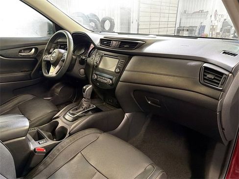 Used 2018 Nissan Rogue SL image 12