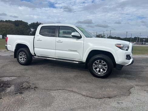 Used 2017 Toyota Tacoma SR5 image 5