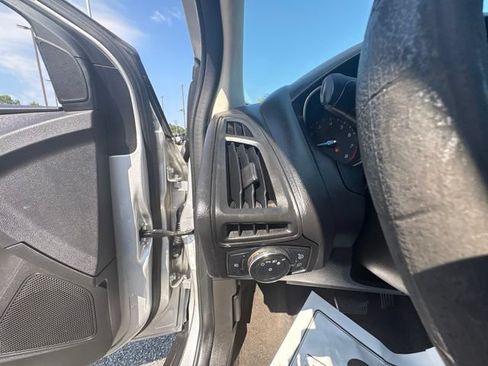 Used 2012 Ford Focus SE FWD image 17