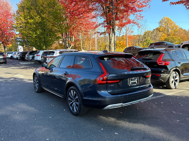 Certified 2025 Volvo V90 B6 Cross Country Plus AWD/4WD image 2