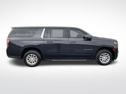 Used 2022 Chevrolet Suburban LT w/ Luxury Package AWD/4WD image 9