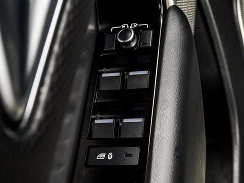 Used 2021 Land Rover Range Rover Velar R-Dynamic S image 37