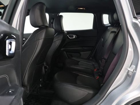 Used 2024 Jeep Compass Latitude w/ Convenience Group AWD/4WD image 29