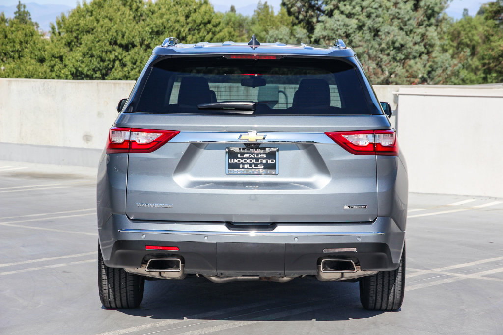 Used 2018 Chevrolet Traverse Premier w/ Driver Confidence II Package FWD image 5