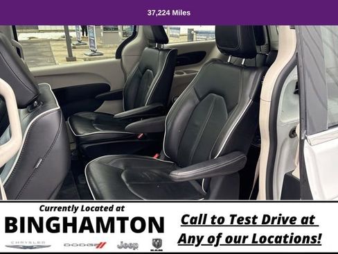 Used 2023 Chrysler Pacifica Limited image 29